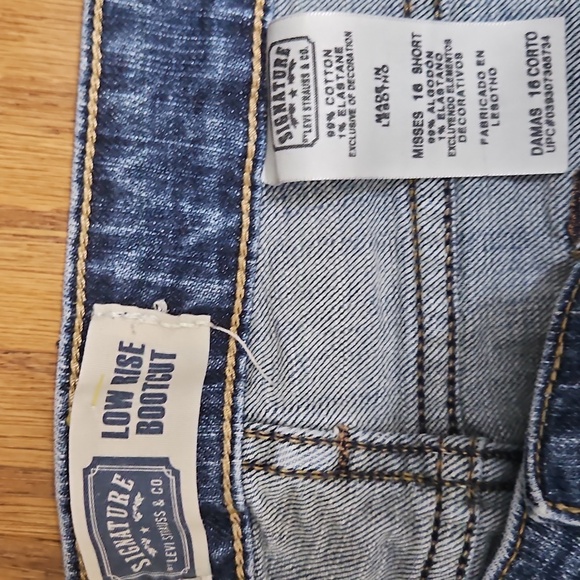 Levi’s Signature Lowrise Bootcut Jeans Sz 16 Short - Picture 1 of 2